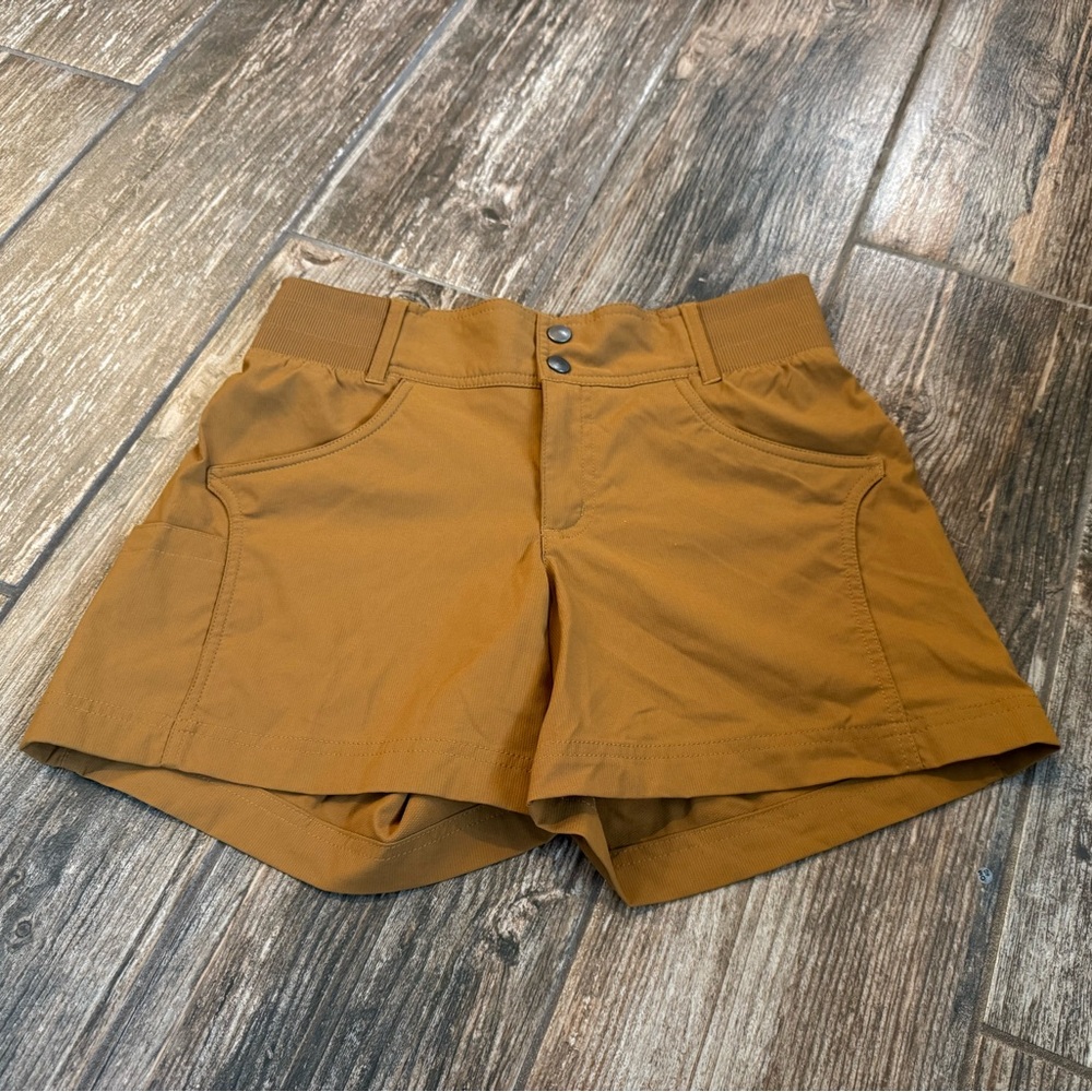 Title nine Tan Cargo Shorts Classic Design